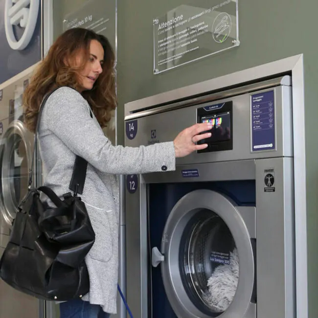 User-Friendly Commercial Laundry Equipment with Advanced Controls