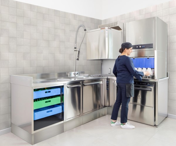 Sauberkeit an erster Stelle. Effizient, hygienisch, niedrigste Betriebskosten mit der Spültechnik von Electrolux Professional.